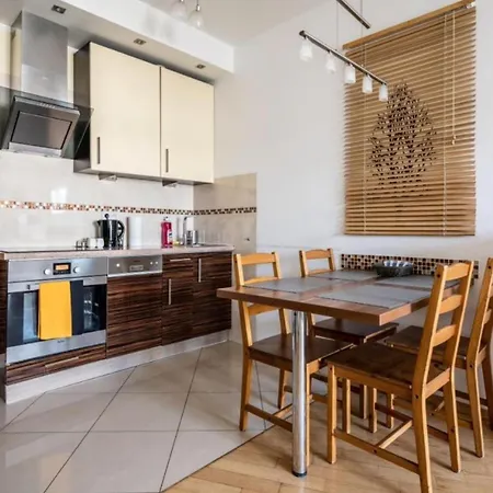 Golden - Spacious & Bright In Platinum Towers By Browary Warszawskie Apartamento Varsóvia