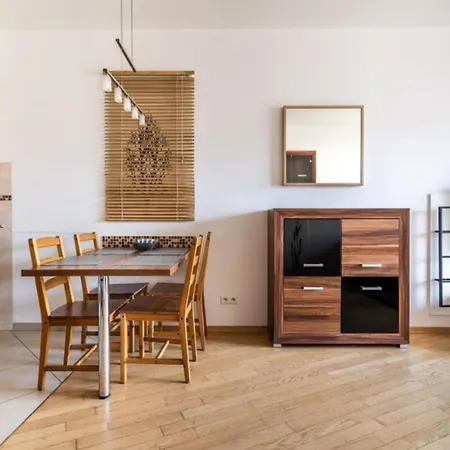 Apartment Close-golden - Spacious & Bright In Platinum Towers By Browary Warszawskie