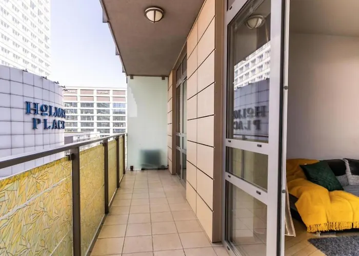 Close-golden - Spacious & Bright In Platinum Towers By Browary Warszawskie Apartment Warsaw