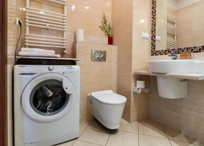 Close-golden - Spacious & Bright In Platinum Towers By Browary Warszawskie